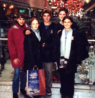 Karen, Annemie, Lizel, Bettine und ich (v. r. n. l.) am Potsdamer Platz